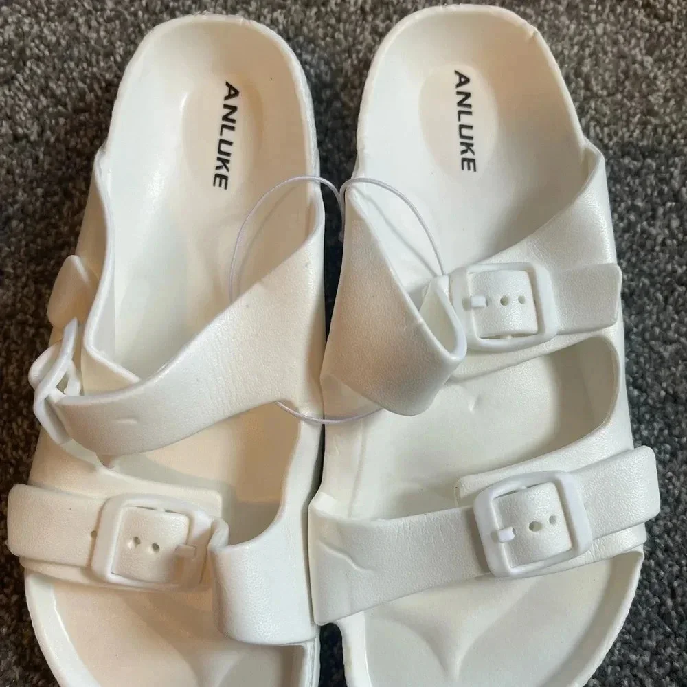 NWT! Kids comfort slides sandals with adjustable buckles 1/2 youth